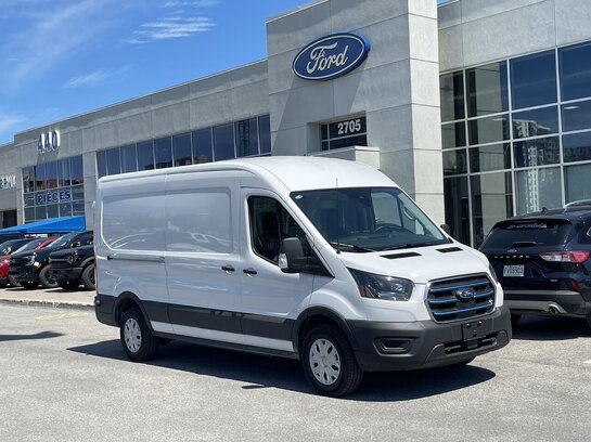 2025 Ford E-Transit Cargo Van 2025 Oxford White 2025 Ford E-Transit Cargo Van 2025 Oxford White