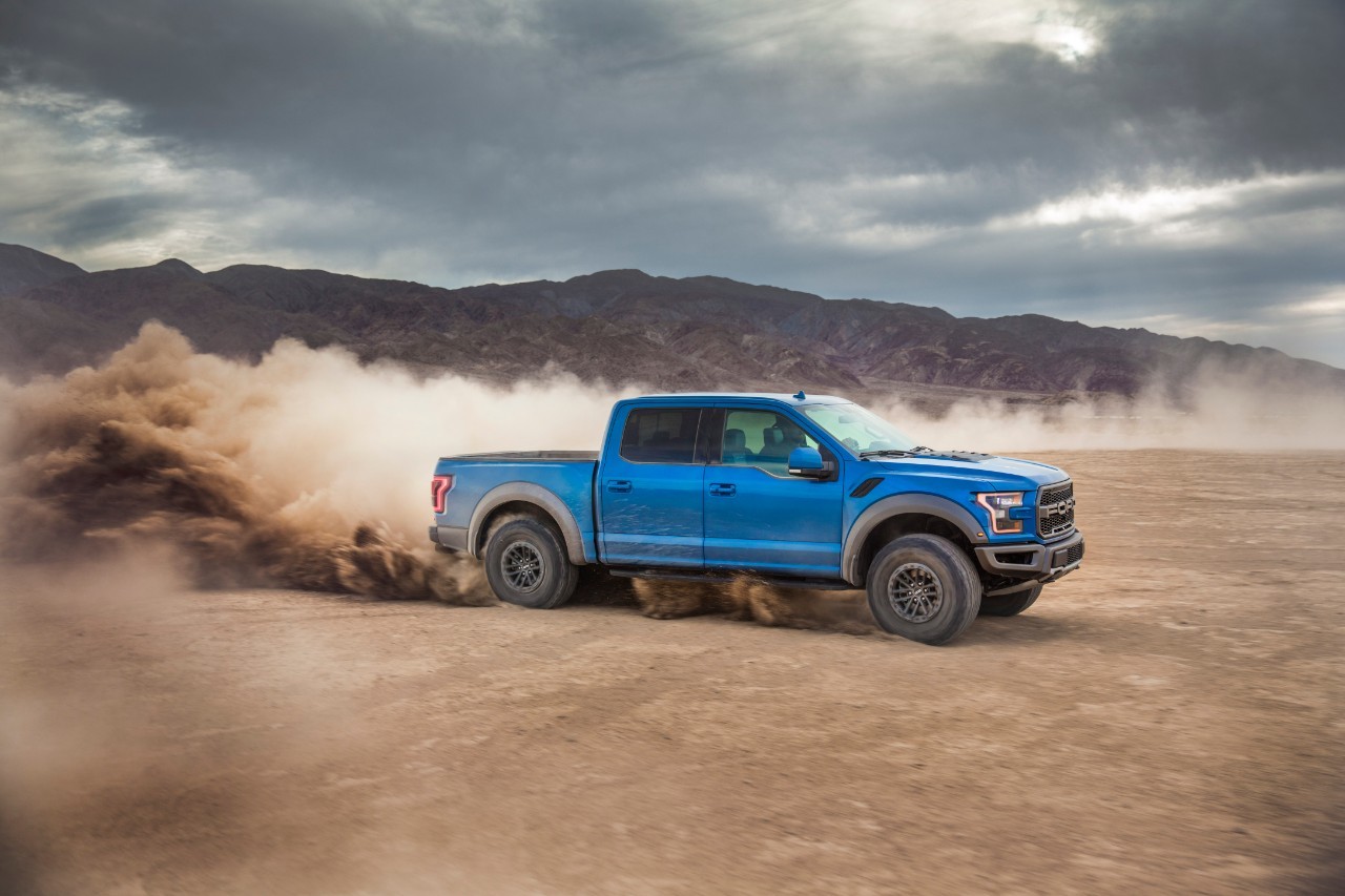 440ford ram 1500 rebel trx 2021 vs ford f 150 raptor 2021 f 150 raptor bleu en performance sur plan de sable 1 2 laval montreal