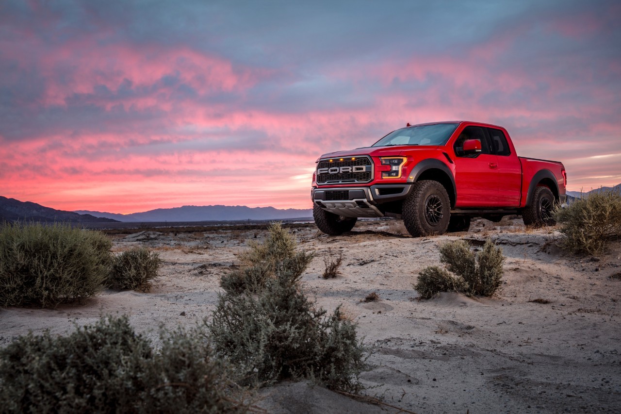 440ford ram 1500 rebel trx 2021 vs ford f 150 raptor 2021 f 150 raptor rouge hors route devant couche de soleil 1 1 laval montreal