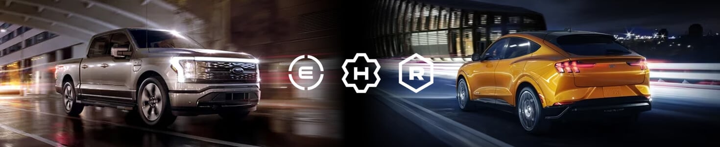 Un pick-up argenté et un SUV orange moderne vus en mouvement de nuit. Logos lumineux entre eux.